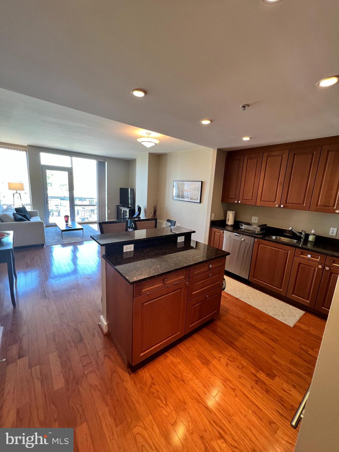 6820 Wisconsin #5004