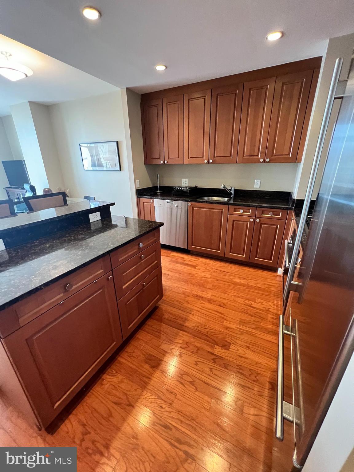 6820 Wisconsin #5004