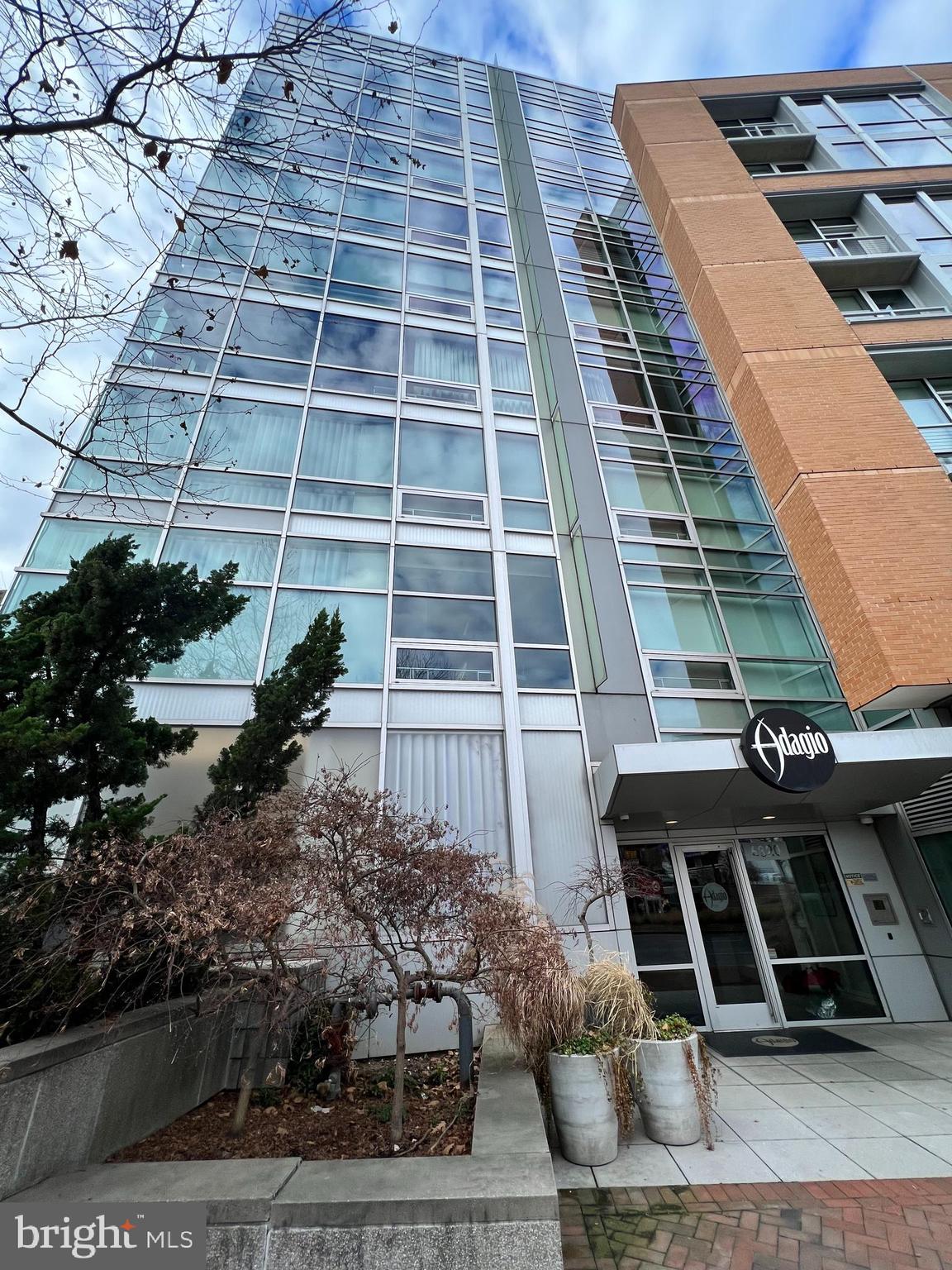 6820 Wisconsin #5004