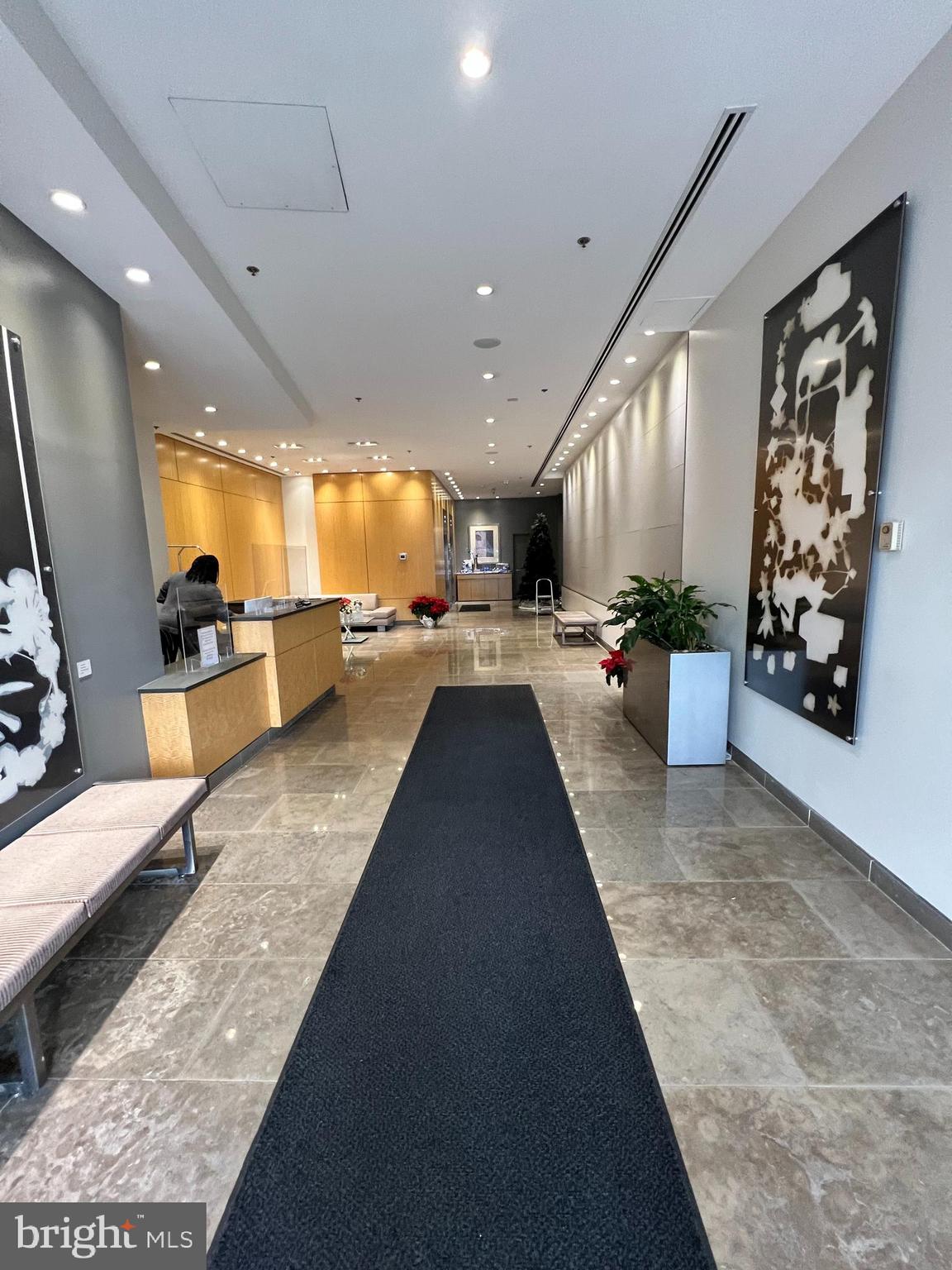 6820 Wisconsin #5004