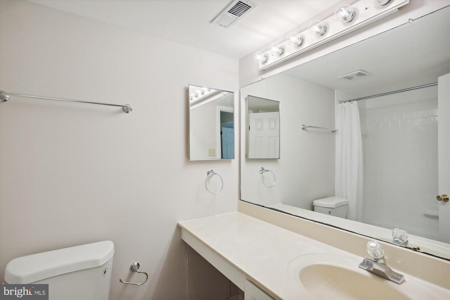 770 Quince Orchard Blvd #201