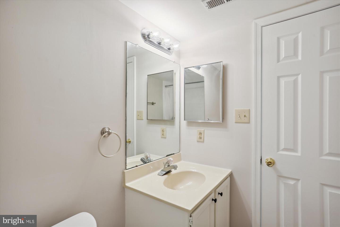 770 Quince Orchard Blvd #201