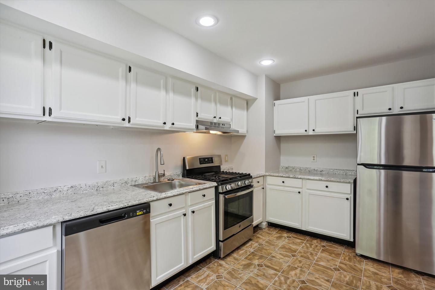 770 Quince Orchard Blvd #201