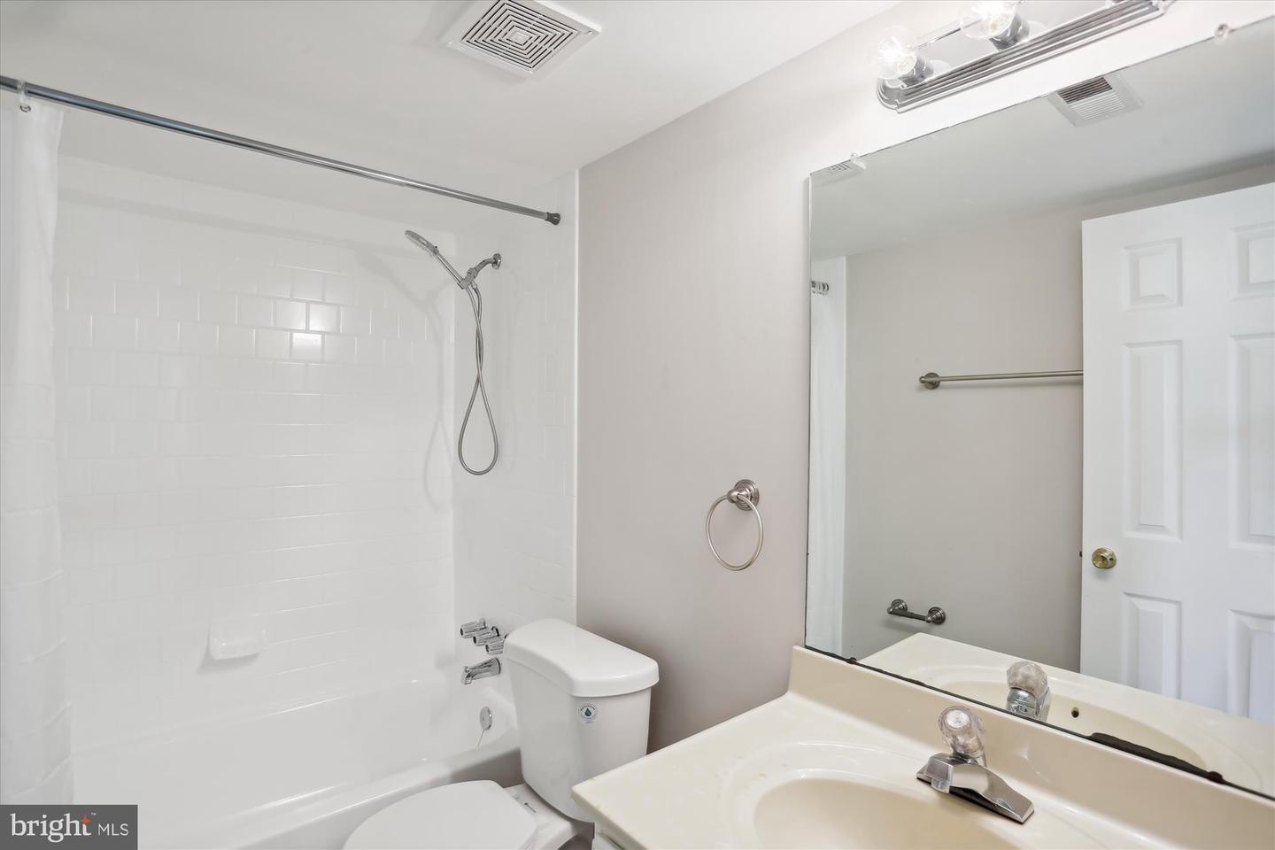 770 Quince Orchard Blvd #201