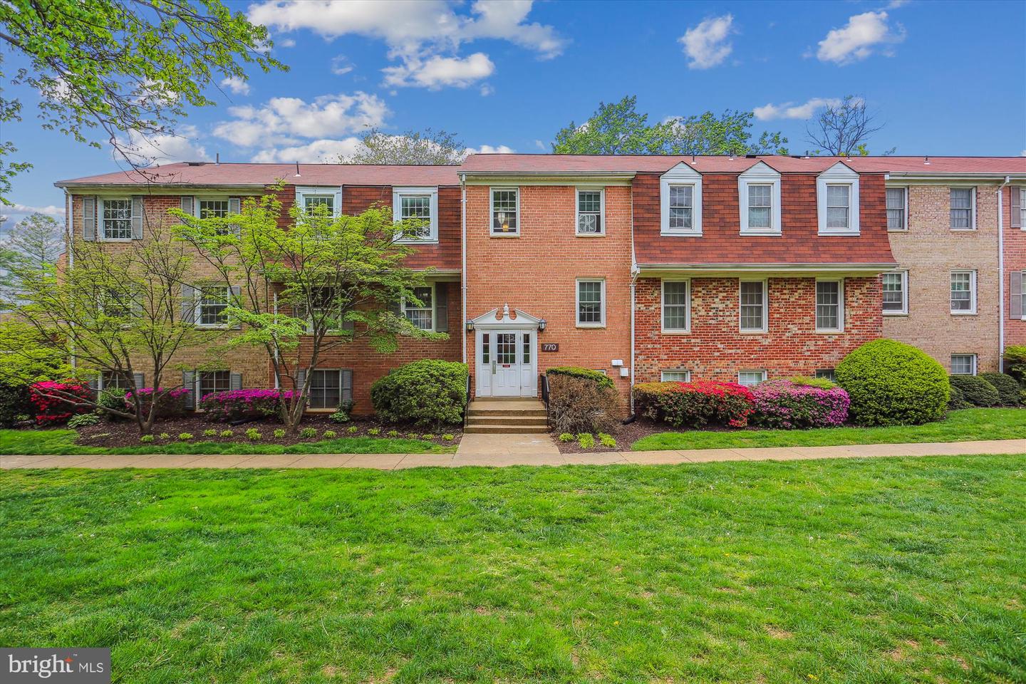 770 Quince Orchard Blvd #201