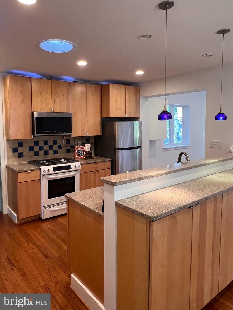 10122 Greenock Rd