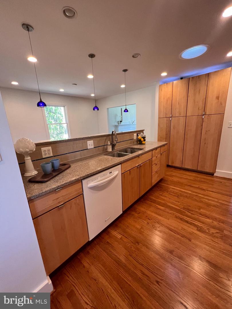 10122 Greenock Rd