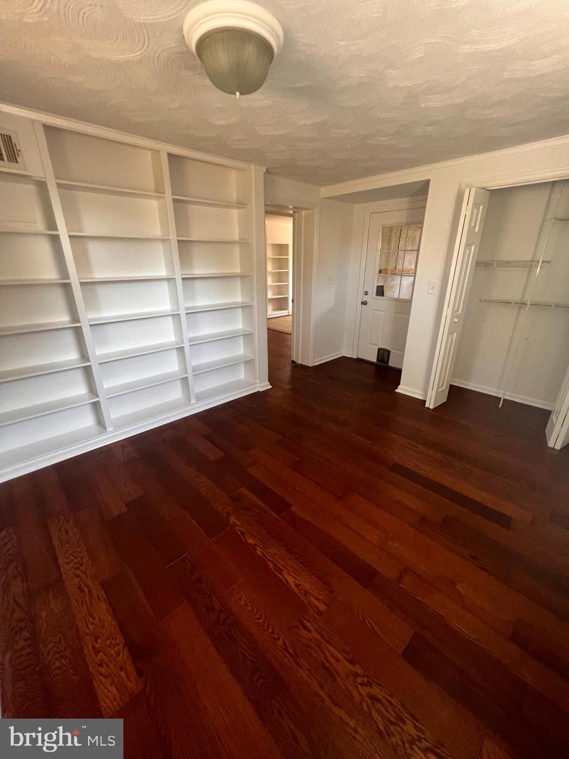 10122 Greenock Rd