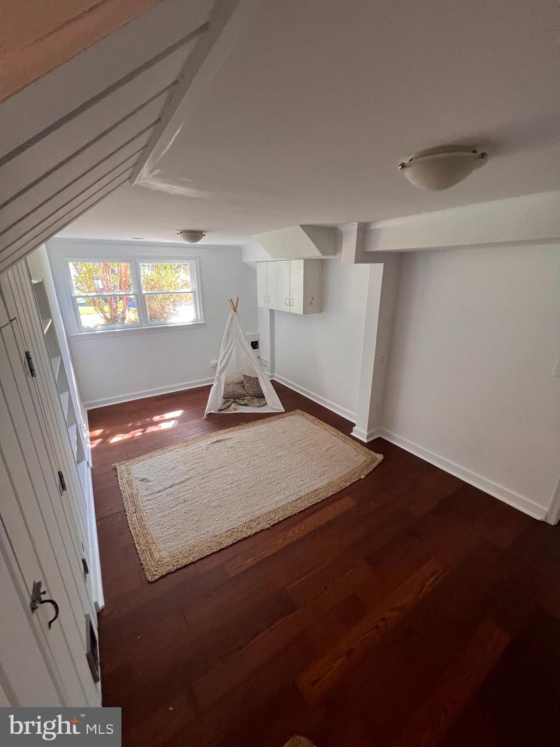 10122 Greenock Rd