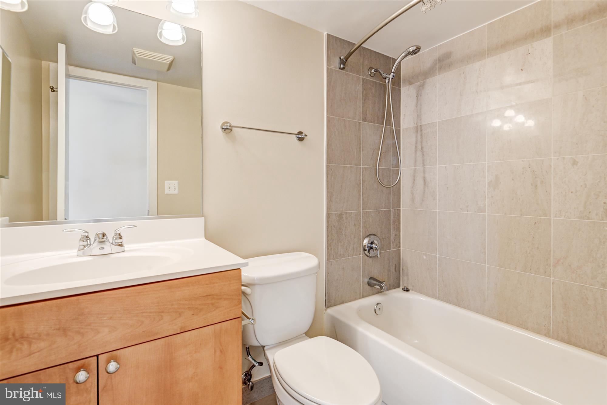 7500 Woodmont Ave #S706