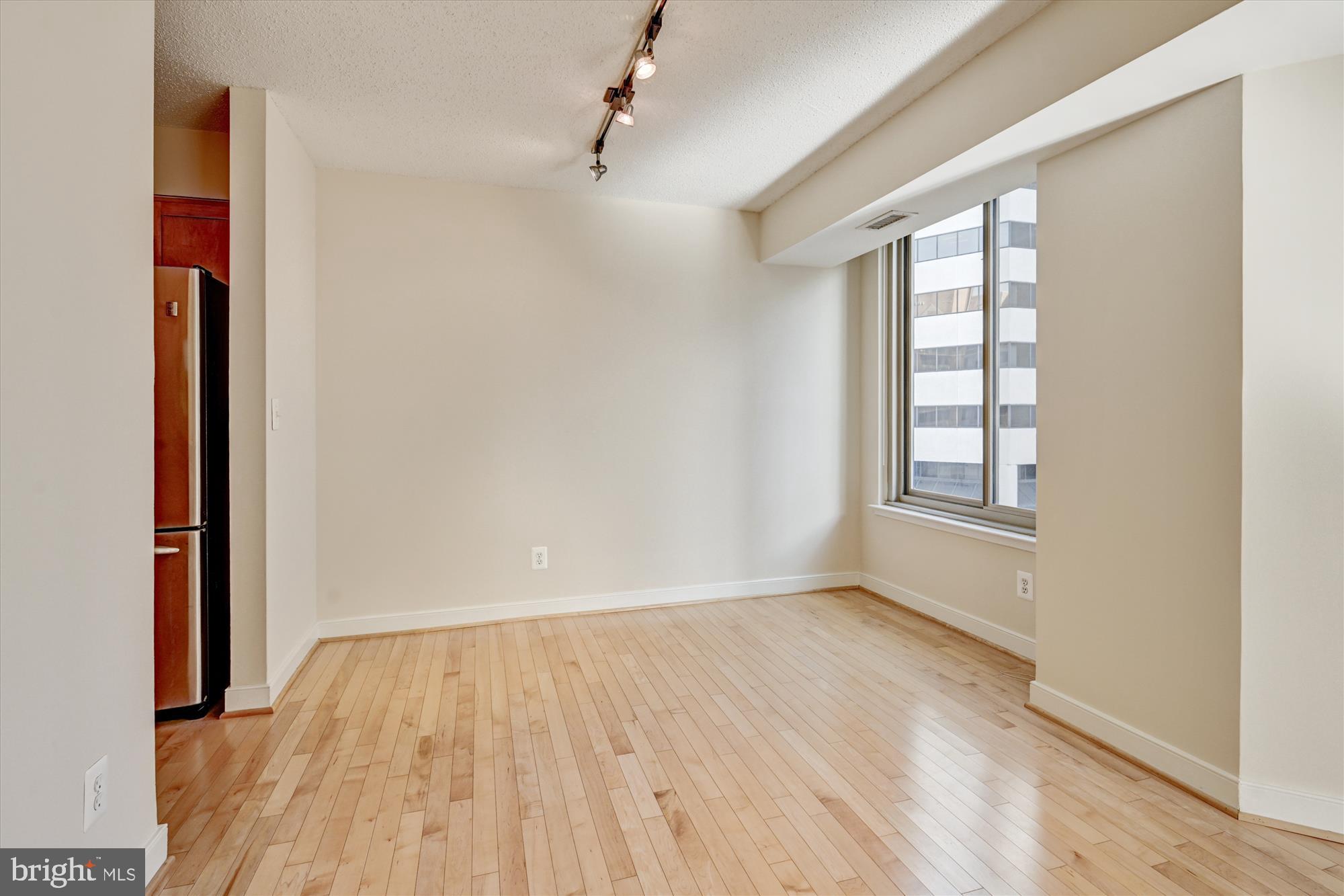 7500 Woodmont Ave #S706