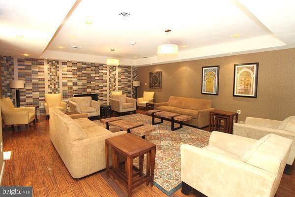 4620 N Park Ave #408e