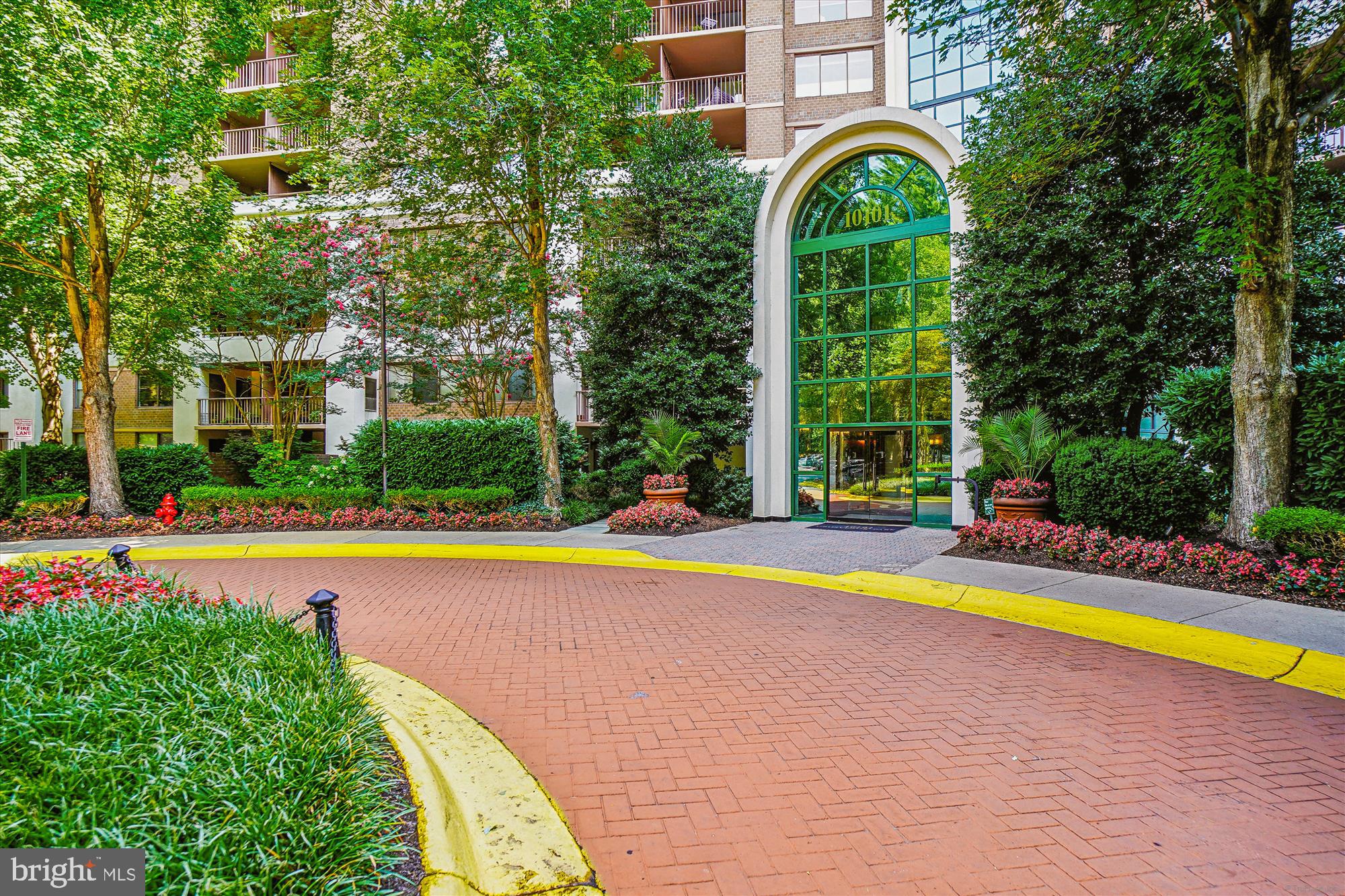 10101 Grosvenor Pl #1206