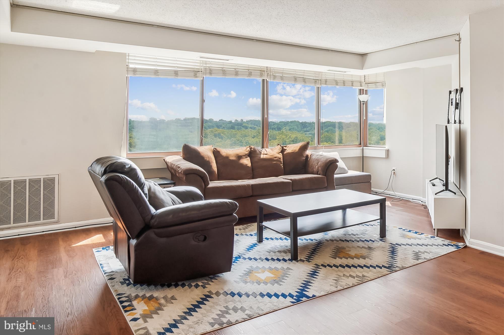 10101 Grosvenor Pl #1206