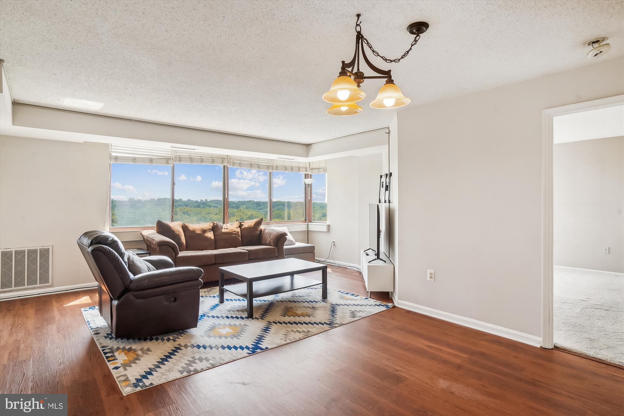 10101 Grosvenor Pl #1206