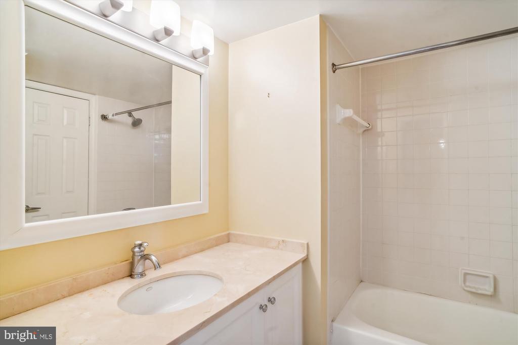 10101 Grosvenor Pl #1206