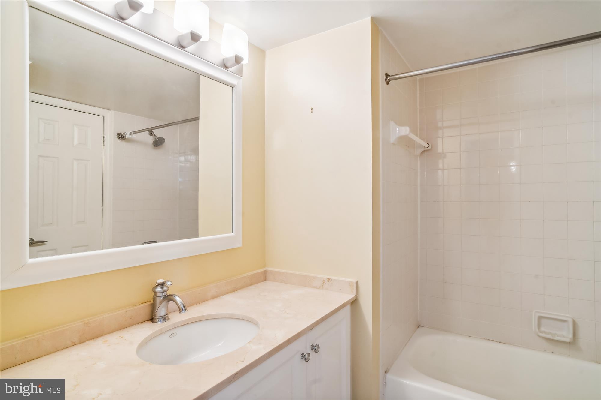 10101 Grosvenor Pl #1206