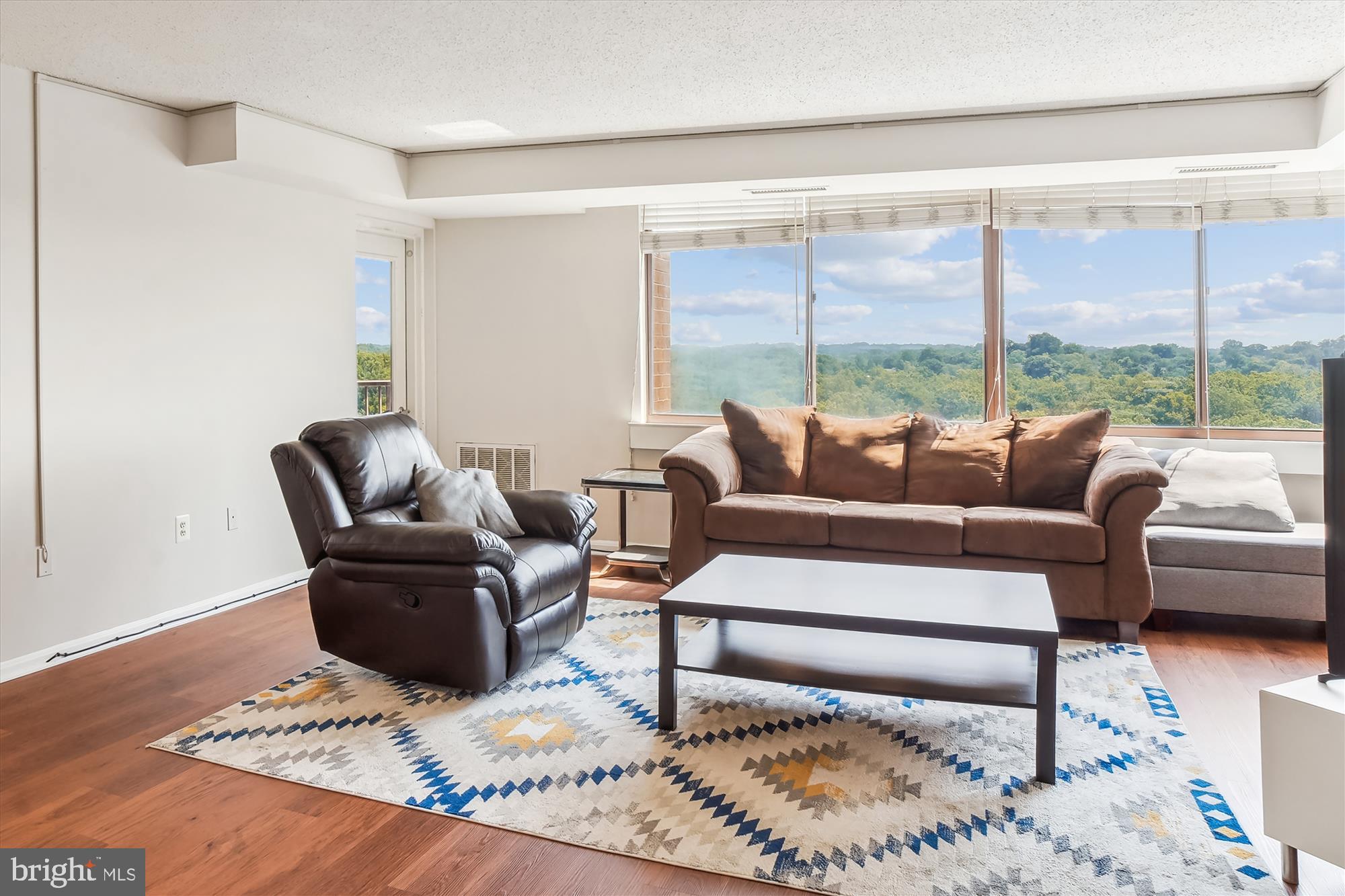 10101 Grosvenor Pl #1206