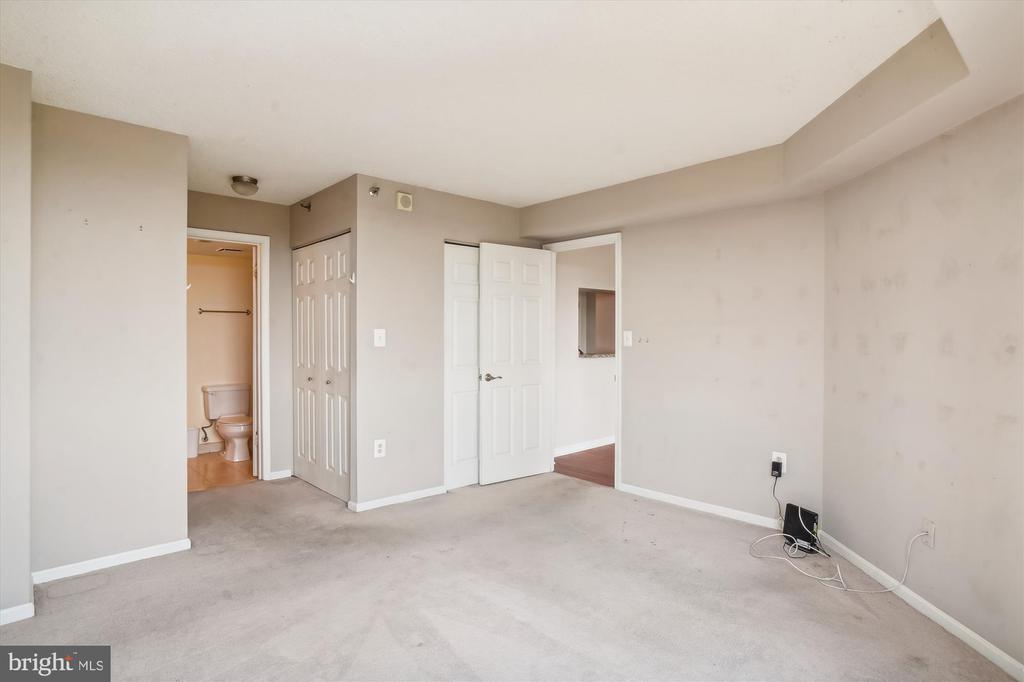 10101 Grosvenor Pl #1206