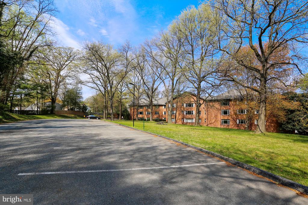 5301 WESTBARD CIR #410