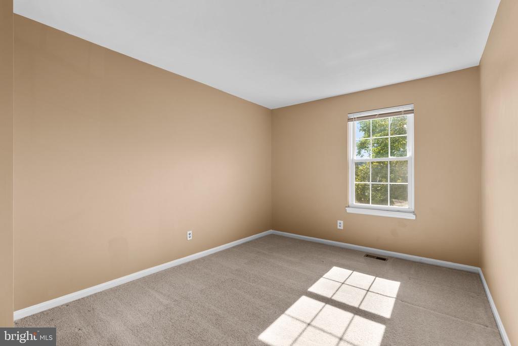 1096 Travis Ln