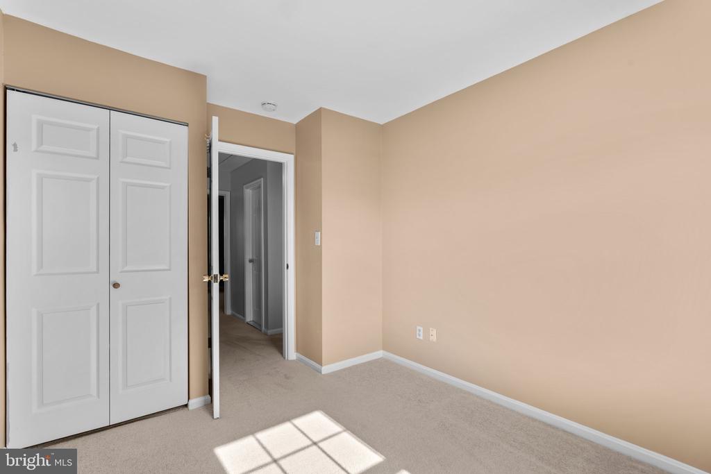 1096 Travis Ln