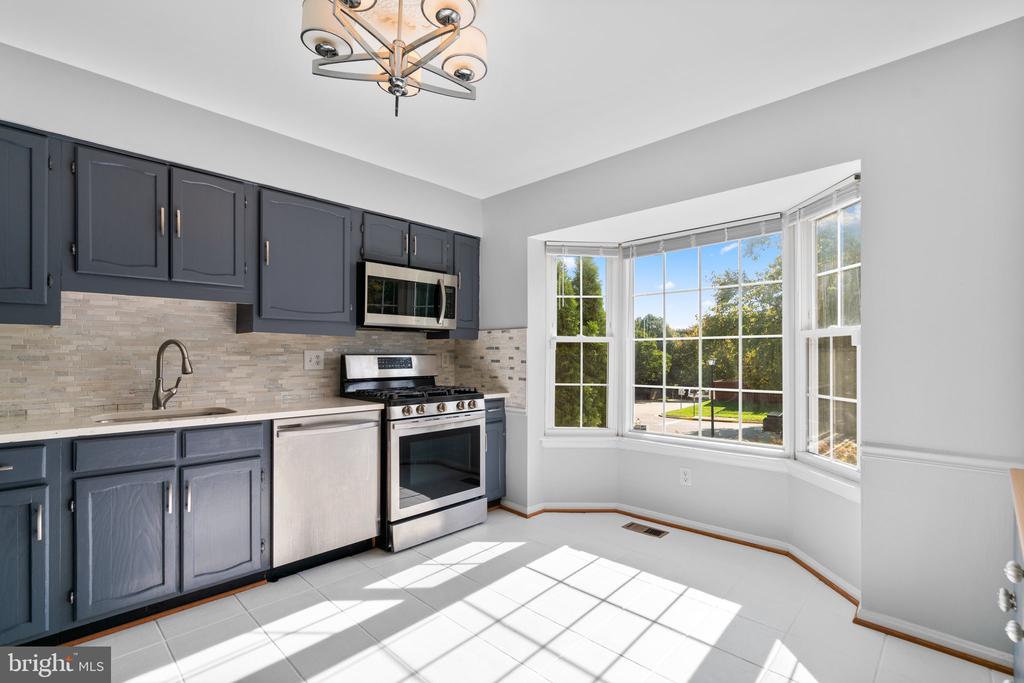 1096 Travis Ln