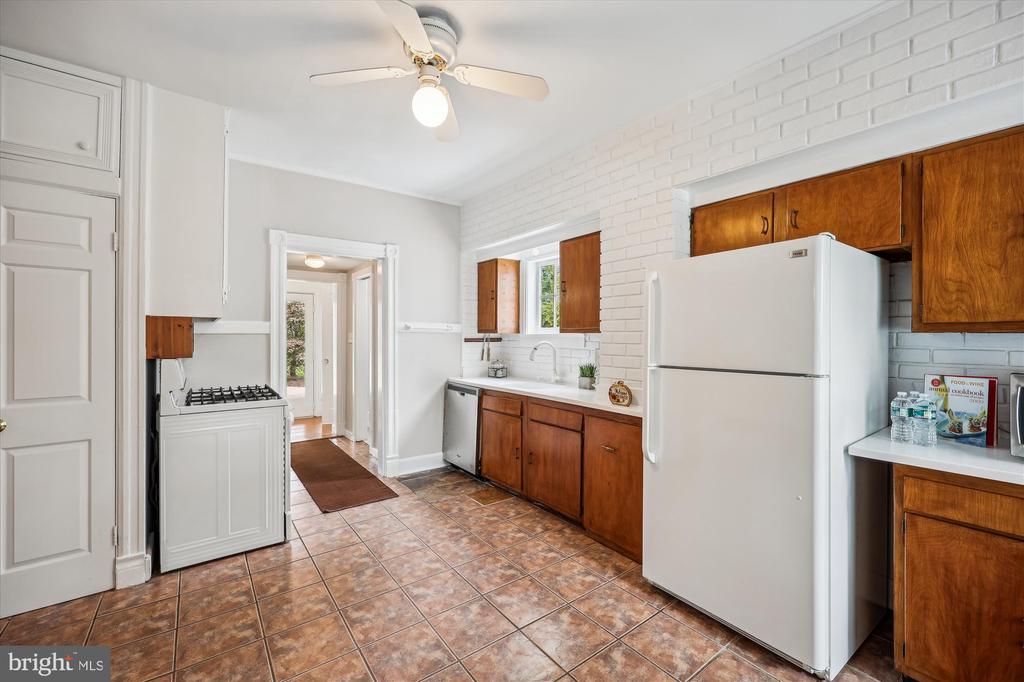 637 Ritchie Ave