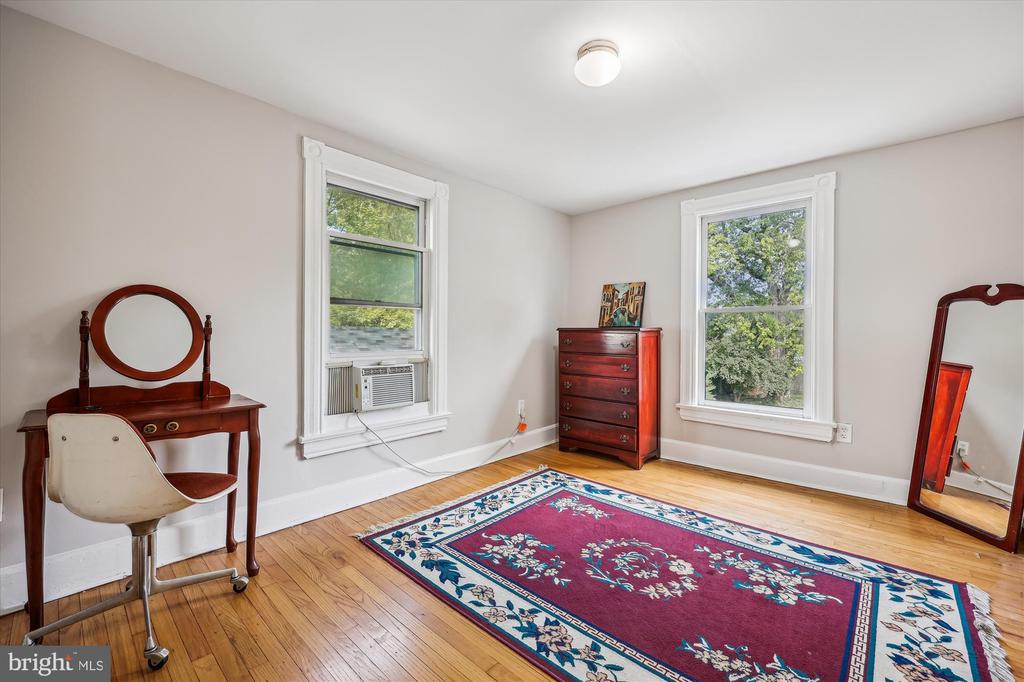 637 Ritchie Ave