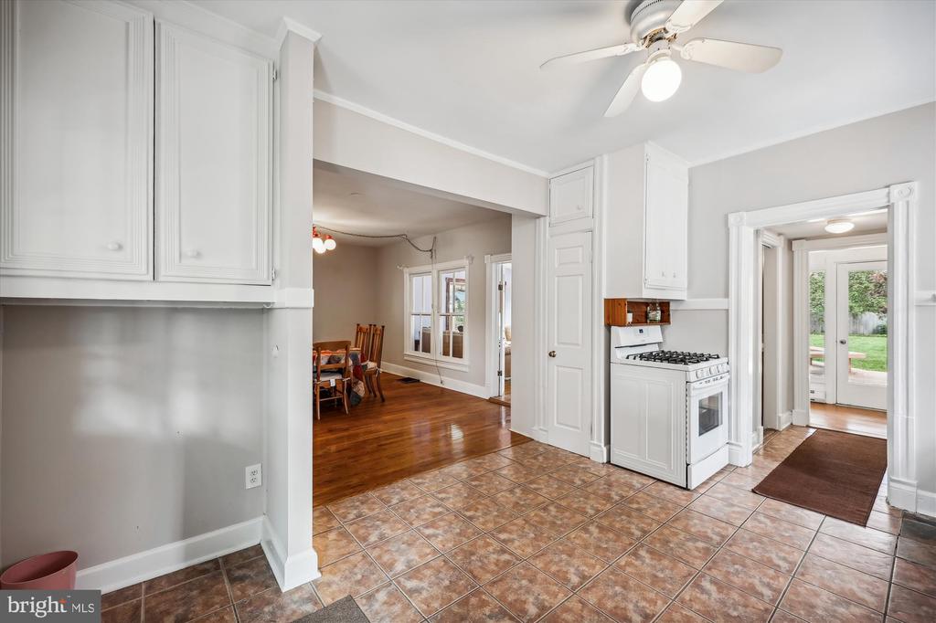 637 Ritchie Ave