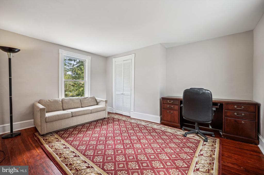 637 Ritchie Ave