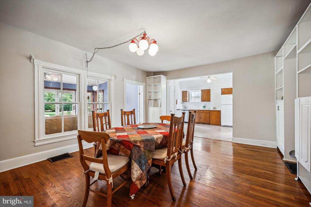 637 Ritchie Ave