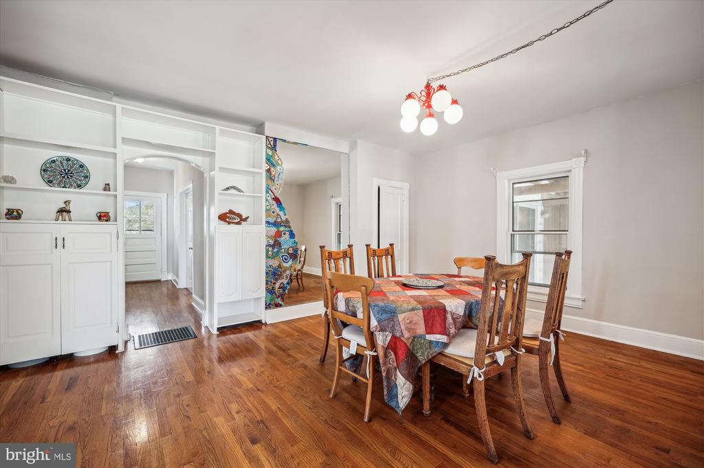 637 Ritchie Ave