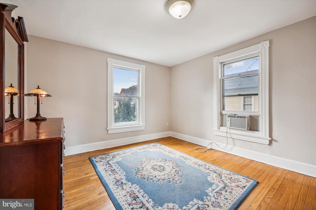 637 Ritchie Ave
