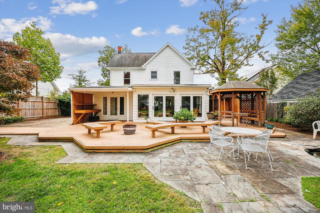 637 Ritchie Ave