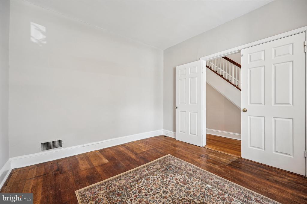637 Ritchie Ave