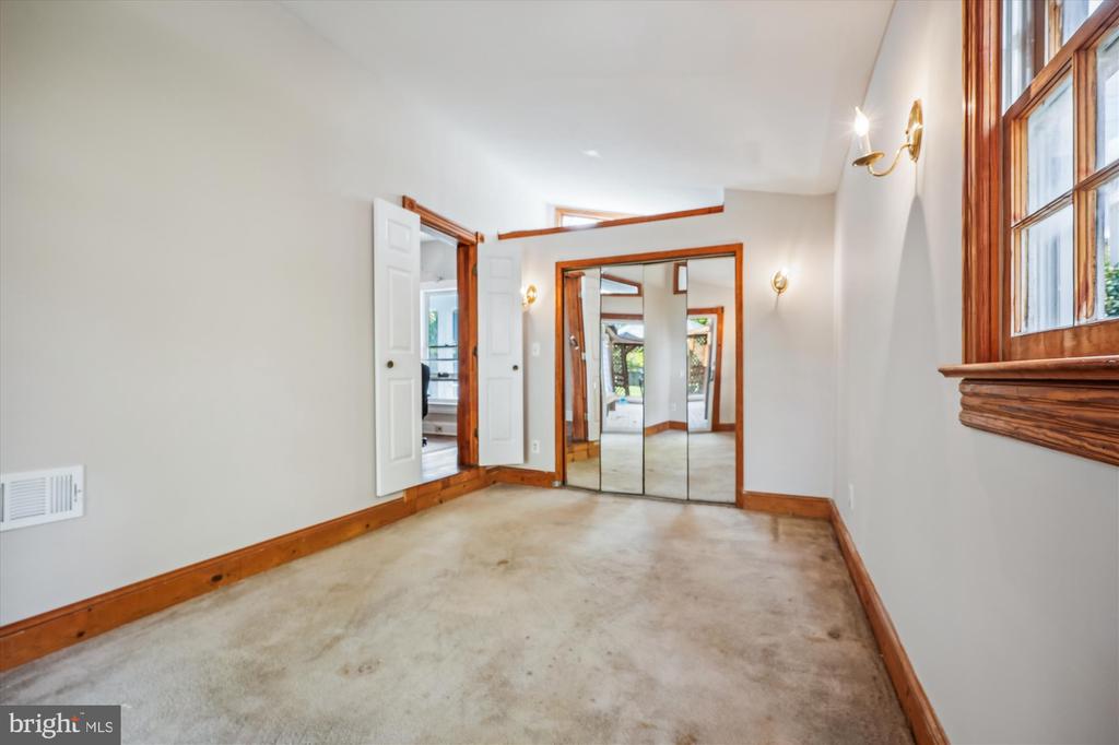 637 Ritchie Ave