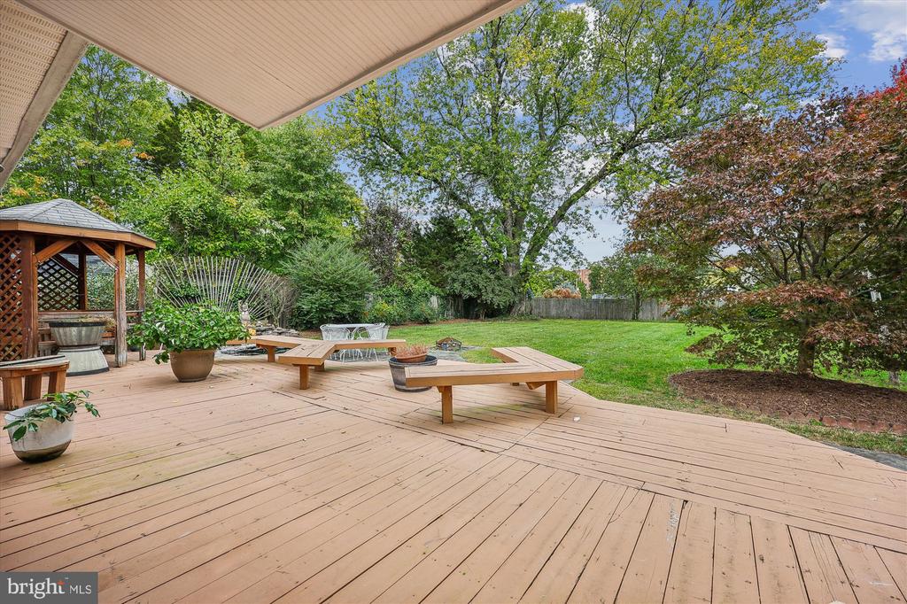 637 Ritchie Ave