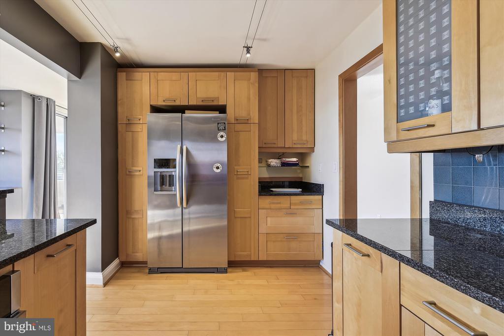 4515 WILLARD AVE #1104S