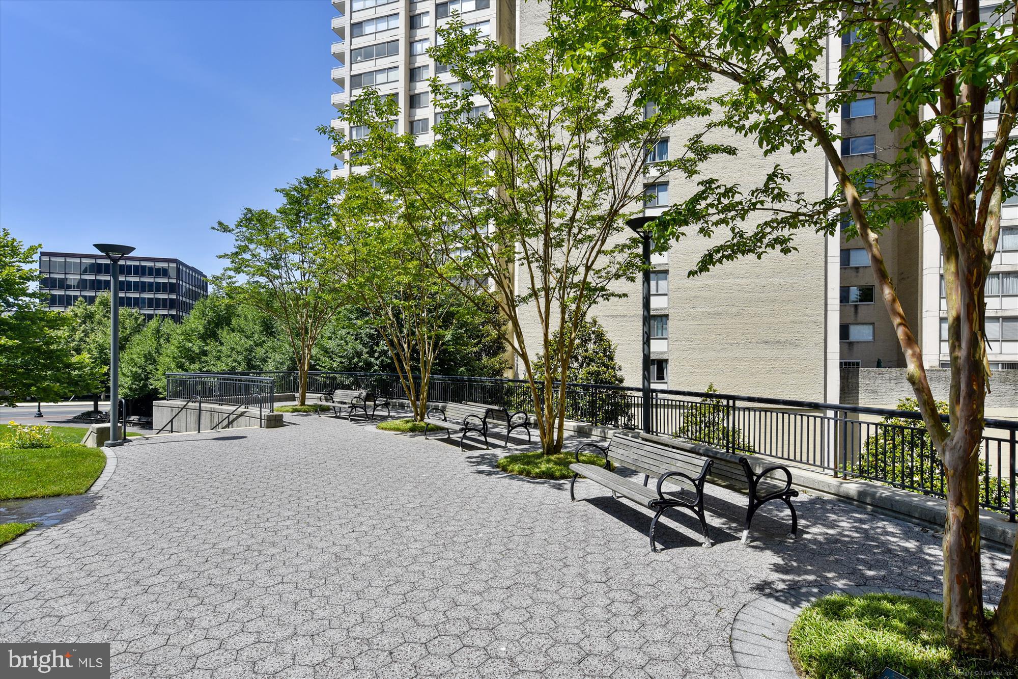 4515 WILLARD AVE #1104S