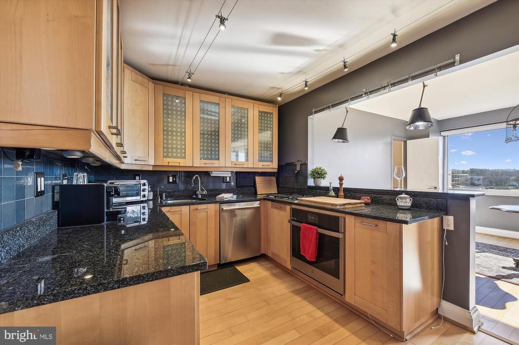 4515 WILLARD AVE #1104S