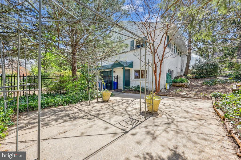9314 Parkhill Ter