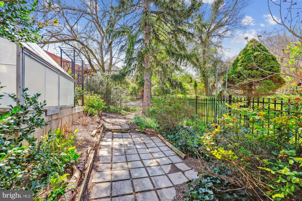 9314 Parkhill Ter
