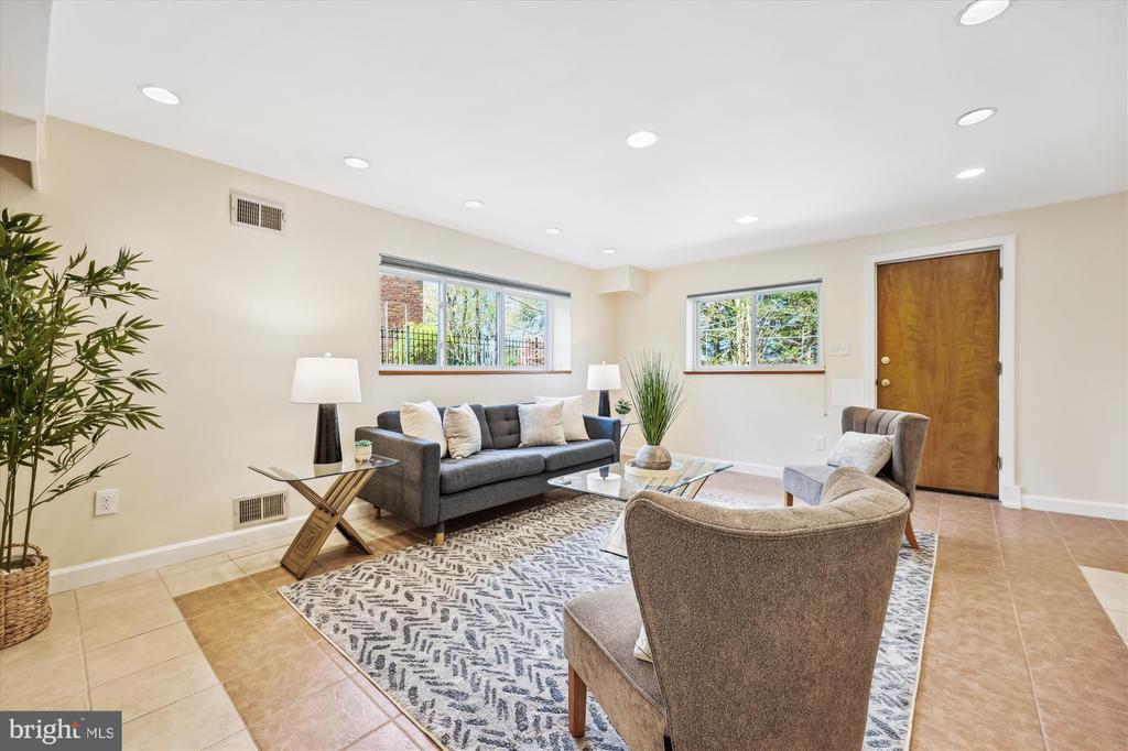 9314 Parkhill Ter