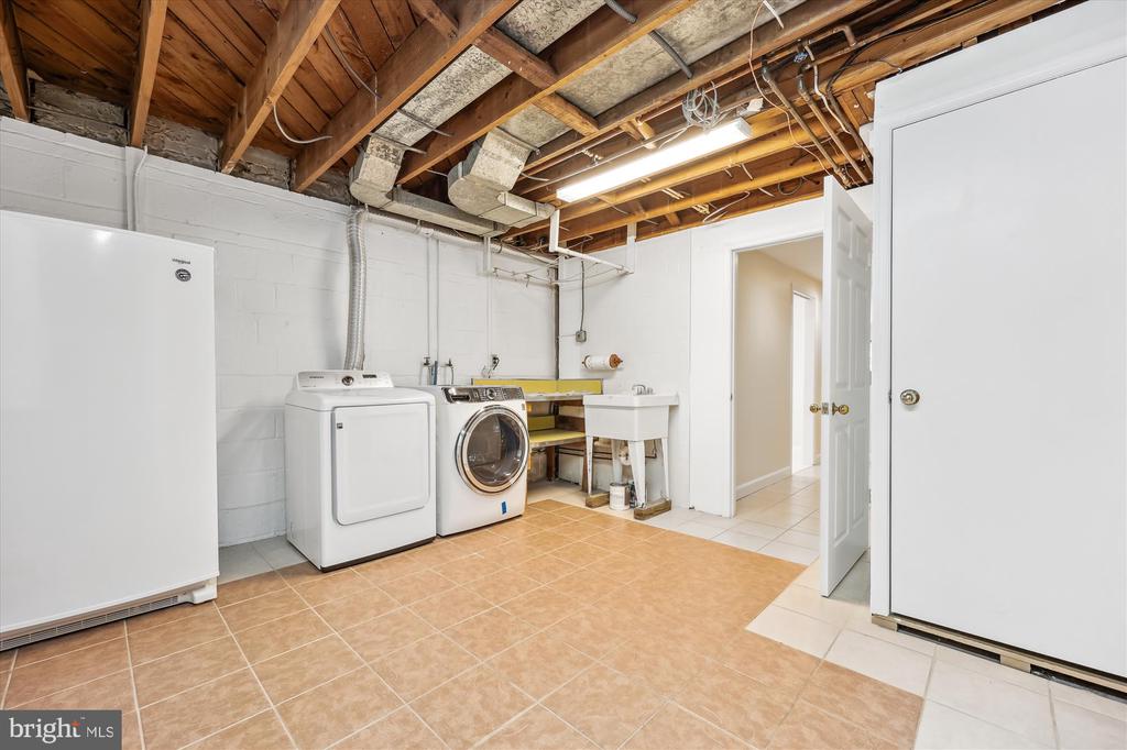9314 Parkhill Ter