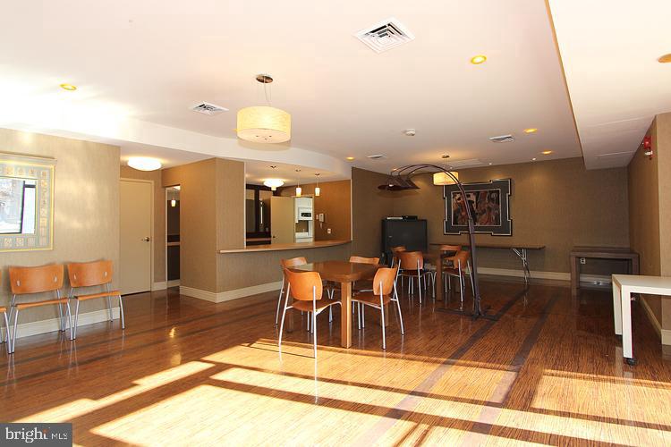 4620 N Park Ave #902w
