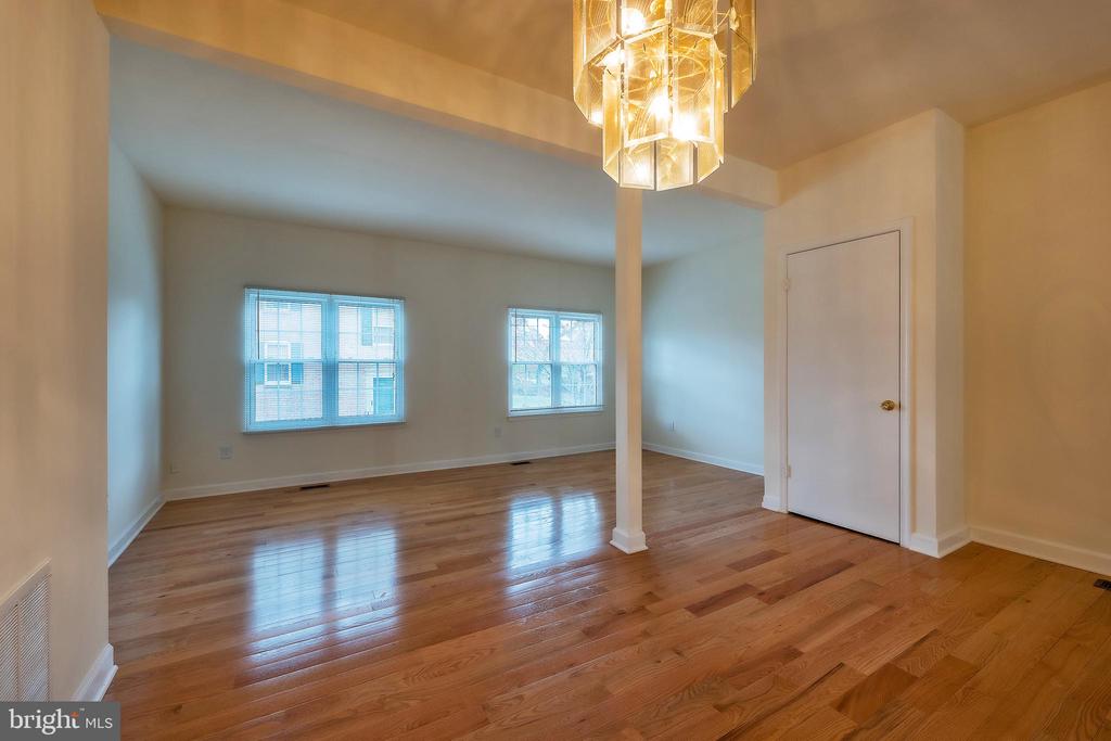 734 IVY LEAGUE LANE 10-58