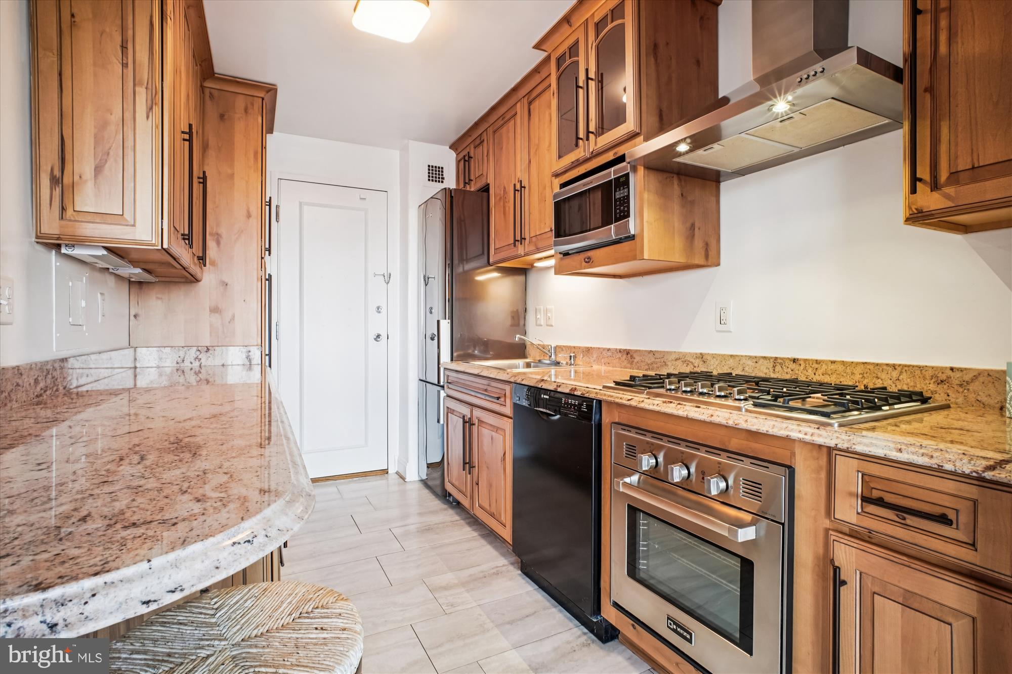 10401 GROSVENOR PLACE 1515