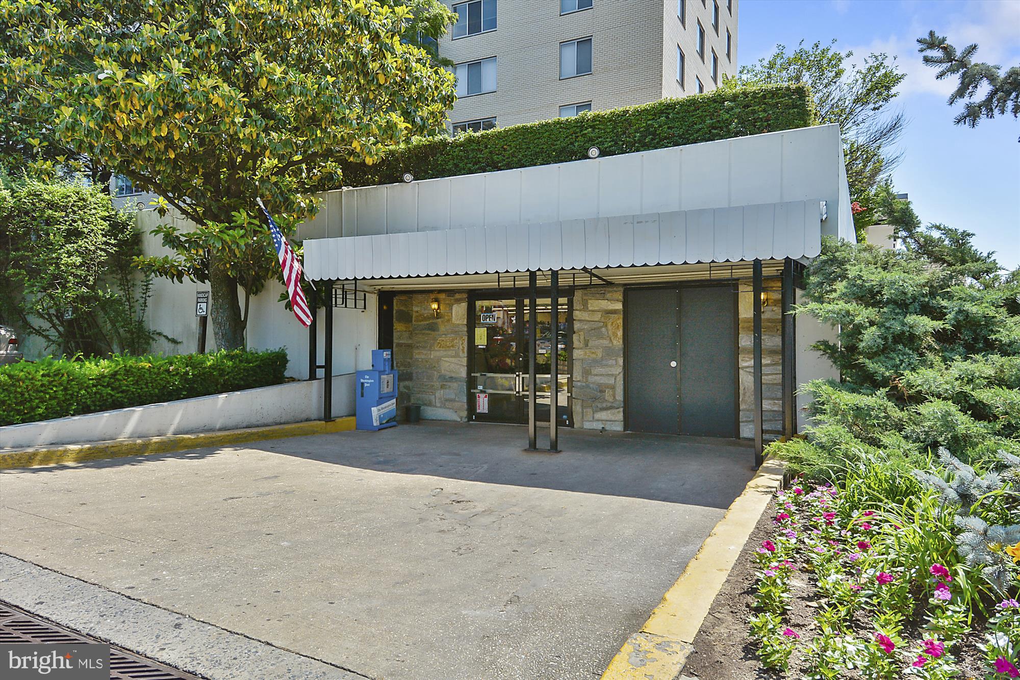 10401 GROSVENOR PLACE 1515