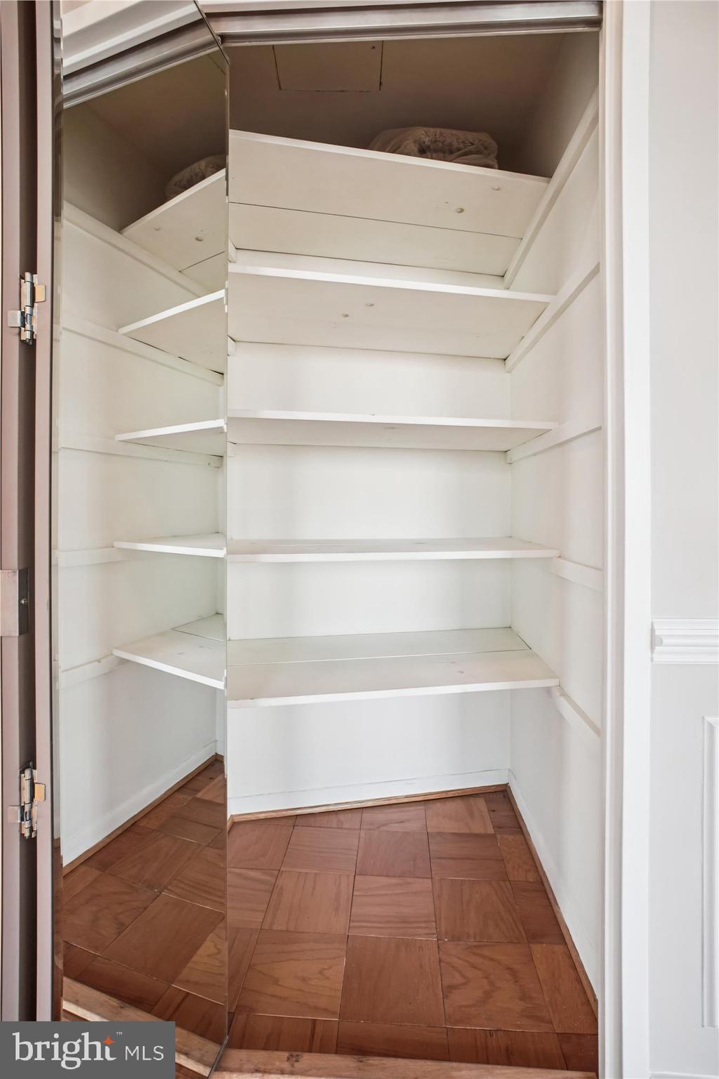 10401 GROSVENOR PLACE 1515